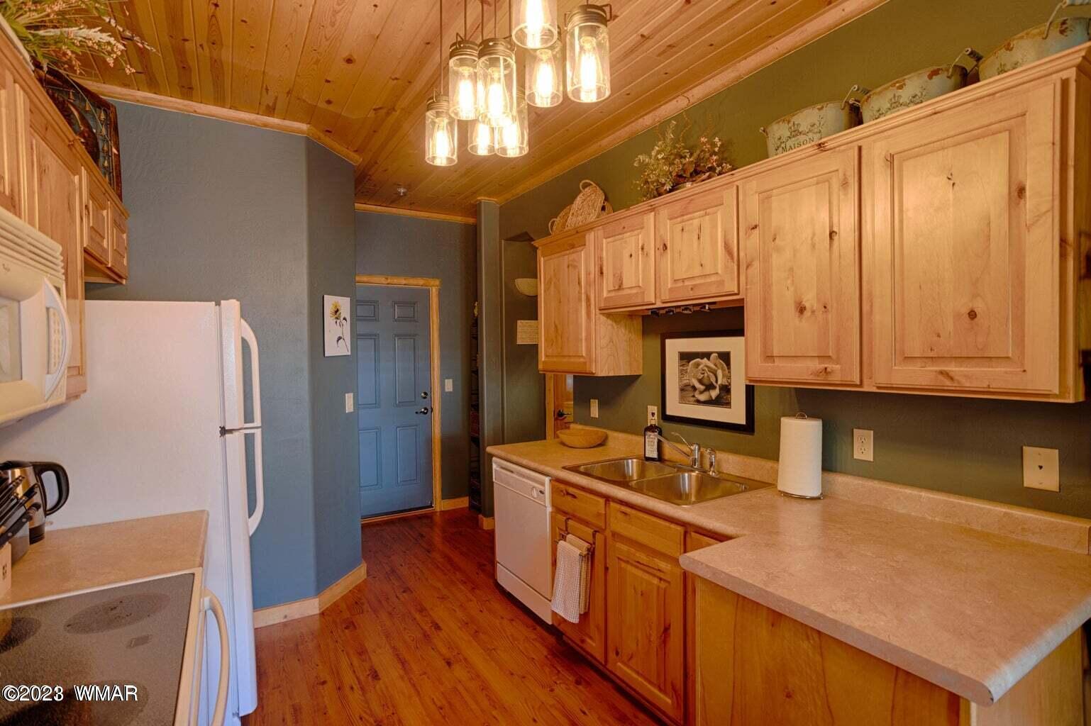 2272 Overgaard Springs Loop Overgaard, AZ 85933 - Photo 6 of 20 Gallery Image 6