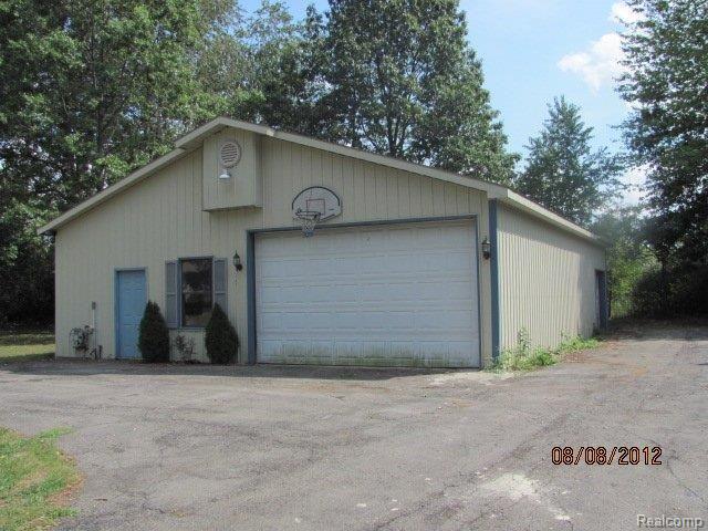 41225 Willis Road Belleville, MI 48111 - Photo 9 of 12 IMG_4715.JPG