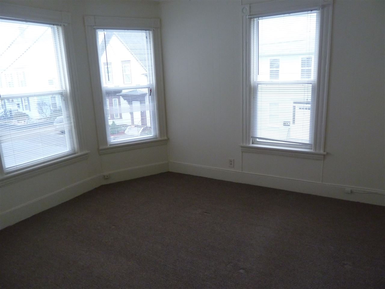 73 Clinton Street Manchester, NH 03102 - Photo 4 of 18 Gallery Image 4