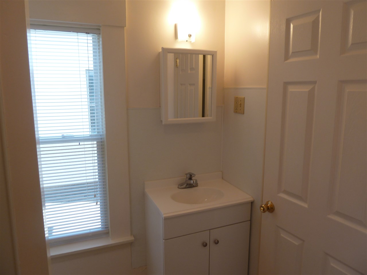 73 Clinton Street Manchester, NH 03102 - Photo 8 of 18 Gallery Image 8
