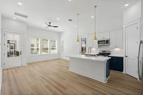 $349,900 | 8916 Sunshine Laverne Lane, Houston, TX 77080