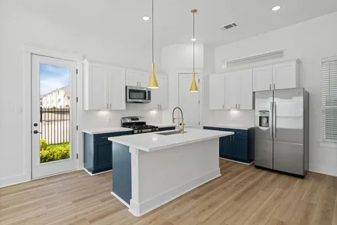 $349,900 | 8916 Sunshine Laverne Lane, Houston, TX 77080