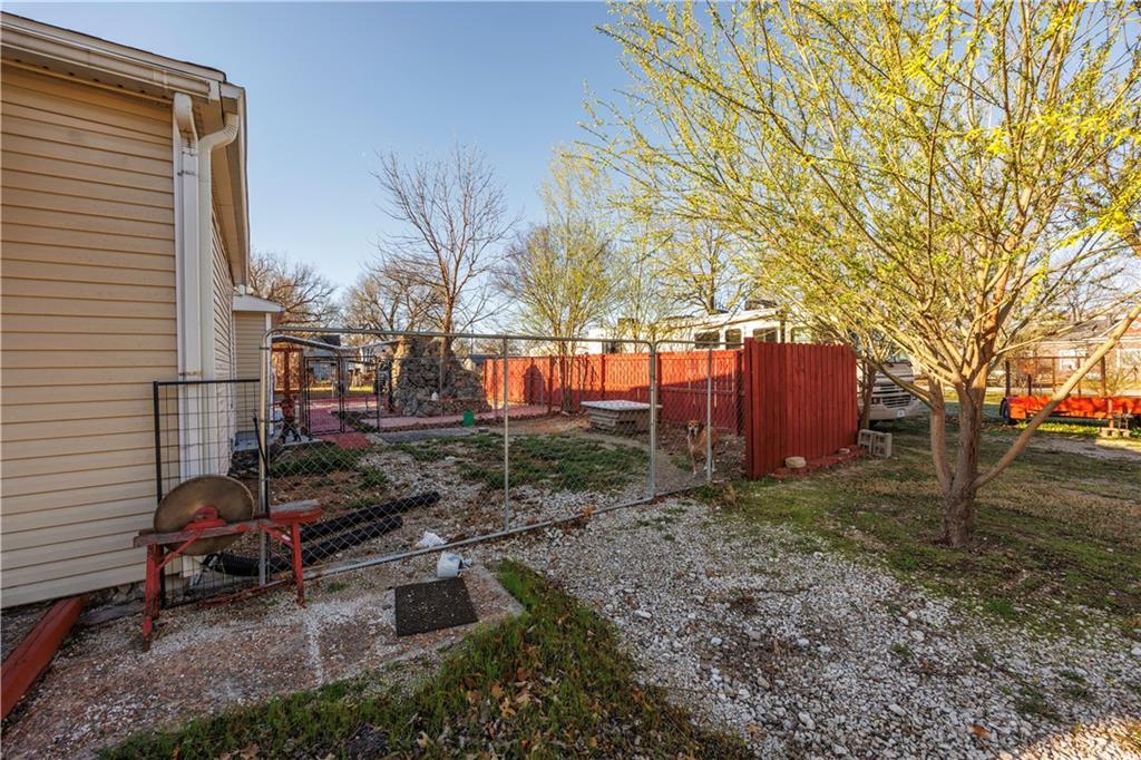 1013 Osage Street Neodesha, KS 66757 - Photo 33 of 37