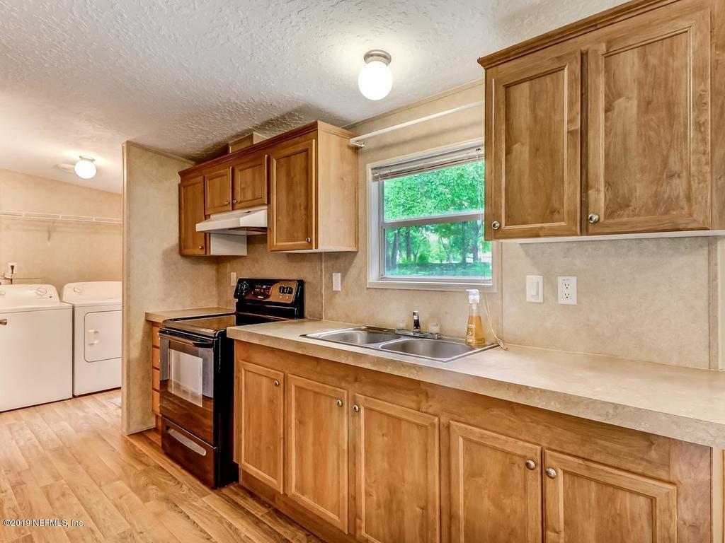 86096 Debbie Road Yulee, FL 32097 - Photo 5 of 14 kitchen3