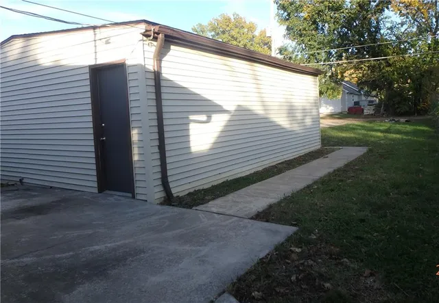 $100,000 | 2310 Southeast Massachusetts Avenue, Topeka, KS 66605