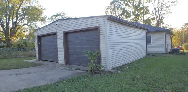 $100,000 | 2310 Southeast Massachusetts Avenue, Topeka, KS 66605