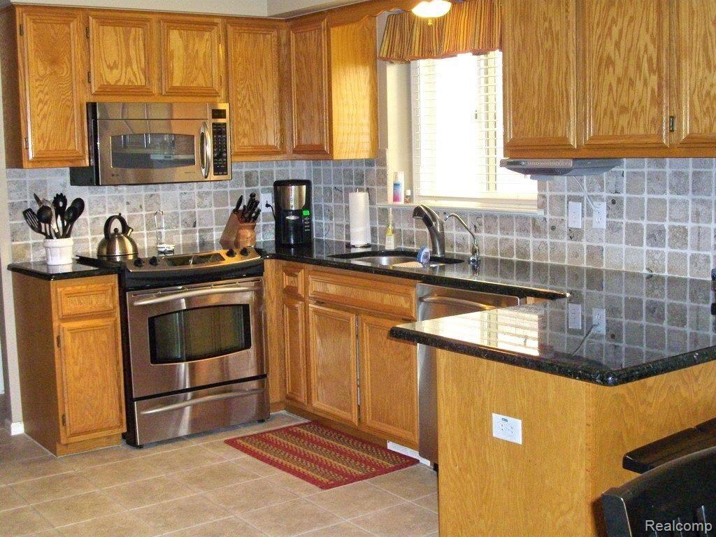  Kitchen With Granite 