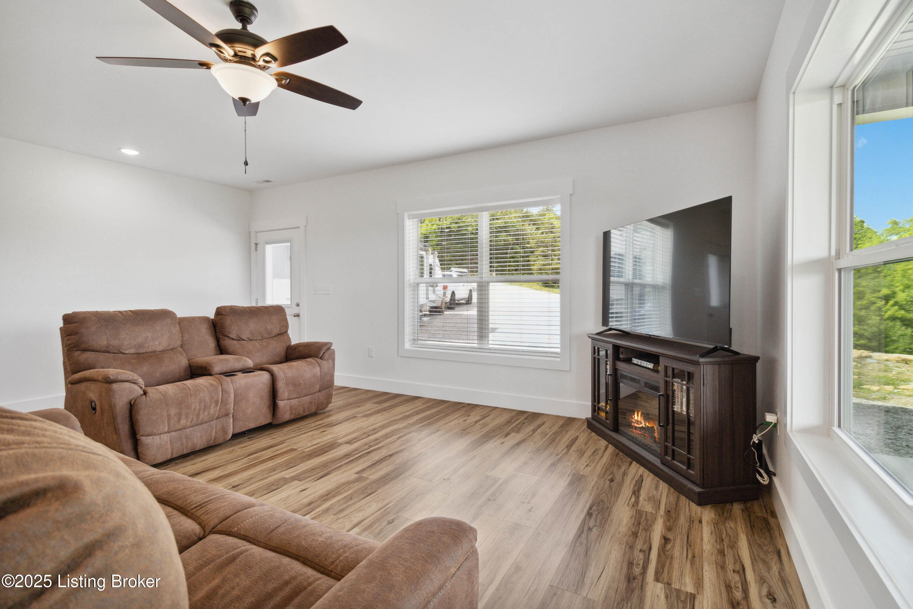 160 Clay Lick Church Road Salvisa, KY 40372 - Photo 4 of 39 008