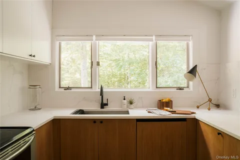 $995,000 | 17 Belcher Road, Warwick, NY 10990
