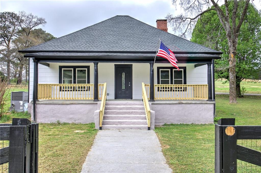 4604 Highway 151 LaFayette, GA 30728 - Photo 1 of 30 a front view of a house with garden
