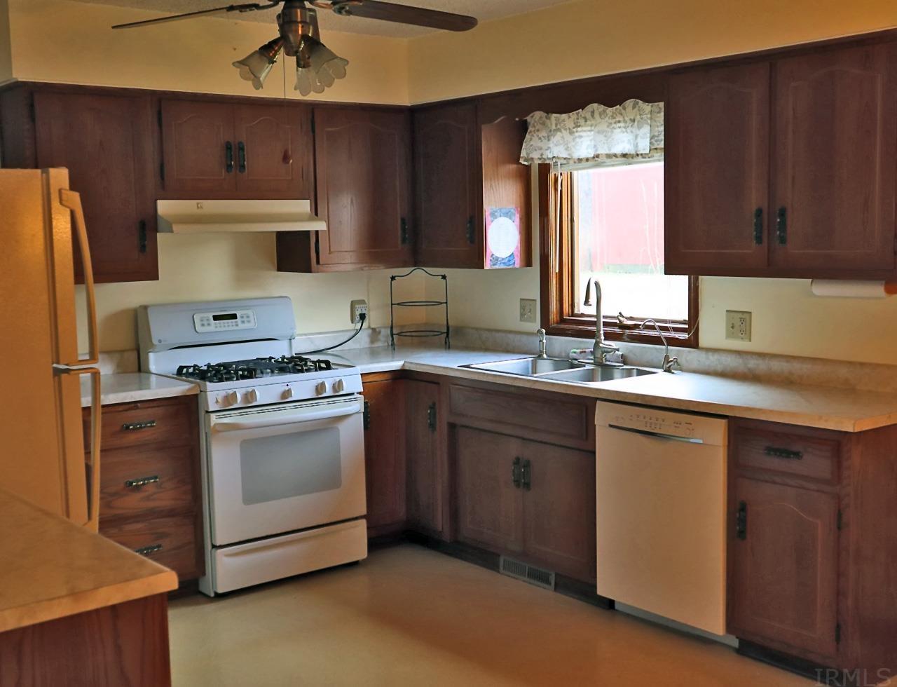 18605 Lima Road Huntertown, IN 46748 - Photo 6 of 23 Gallery Image 6