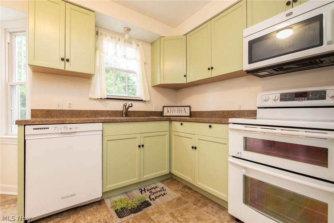 5272 Spencer Road Cleveland, OH 44124 - Photo 14 of 30
