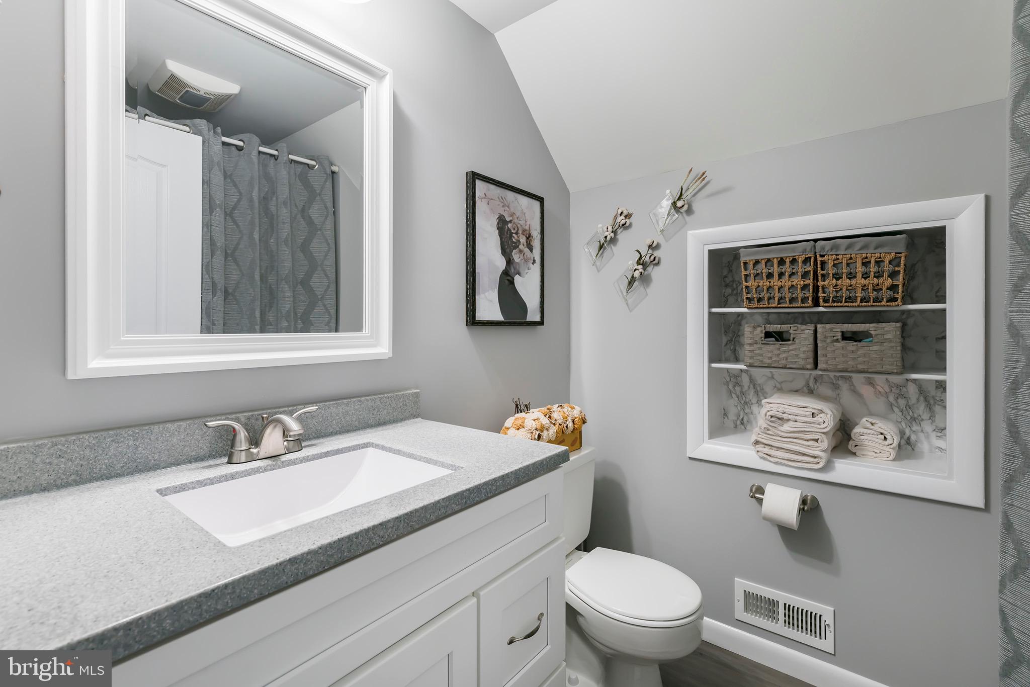 503 Big Bend Road Lancaster, PA 17603 - Photo 21 of 31 2nd Floor Full Bath w/ Tub