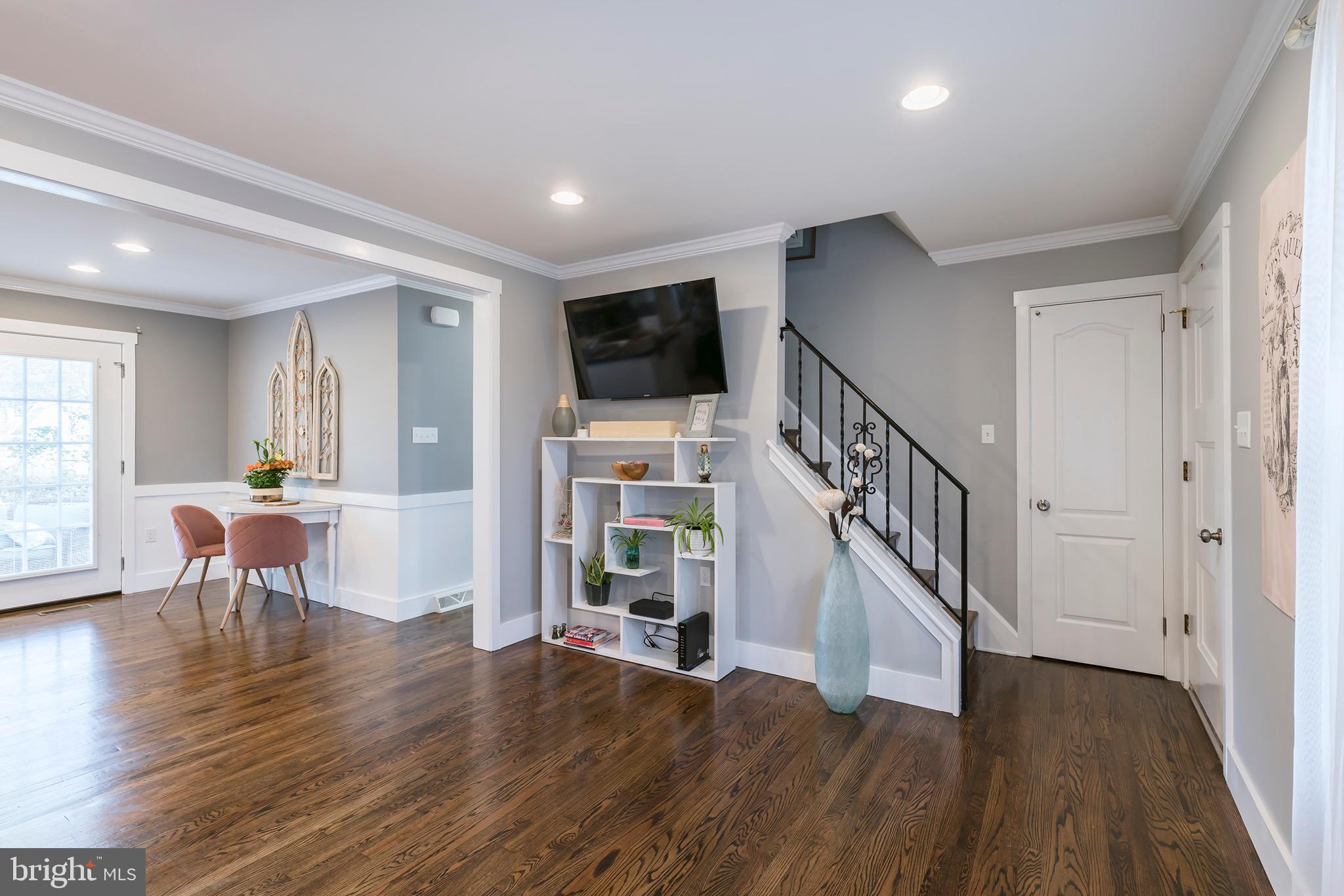 503 Big Bend Road Lancaster, PA 17603 - Photo 5 of 31 Recessed lighting throughout & Crown Molding!