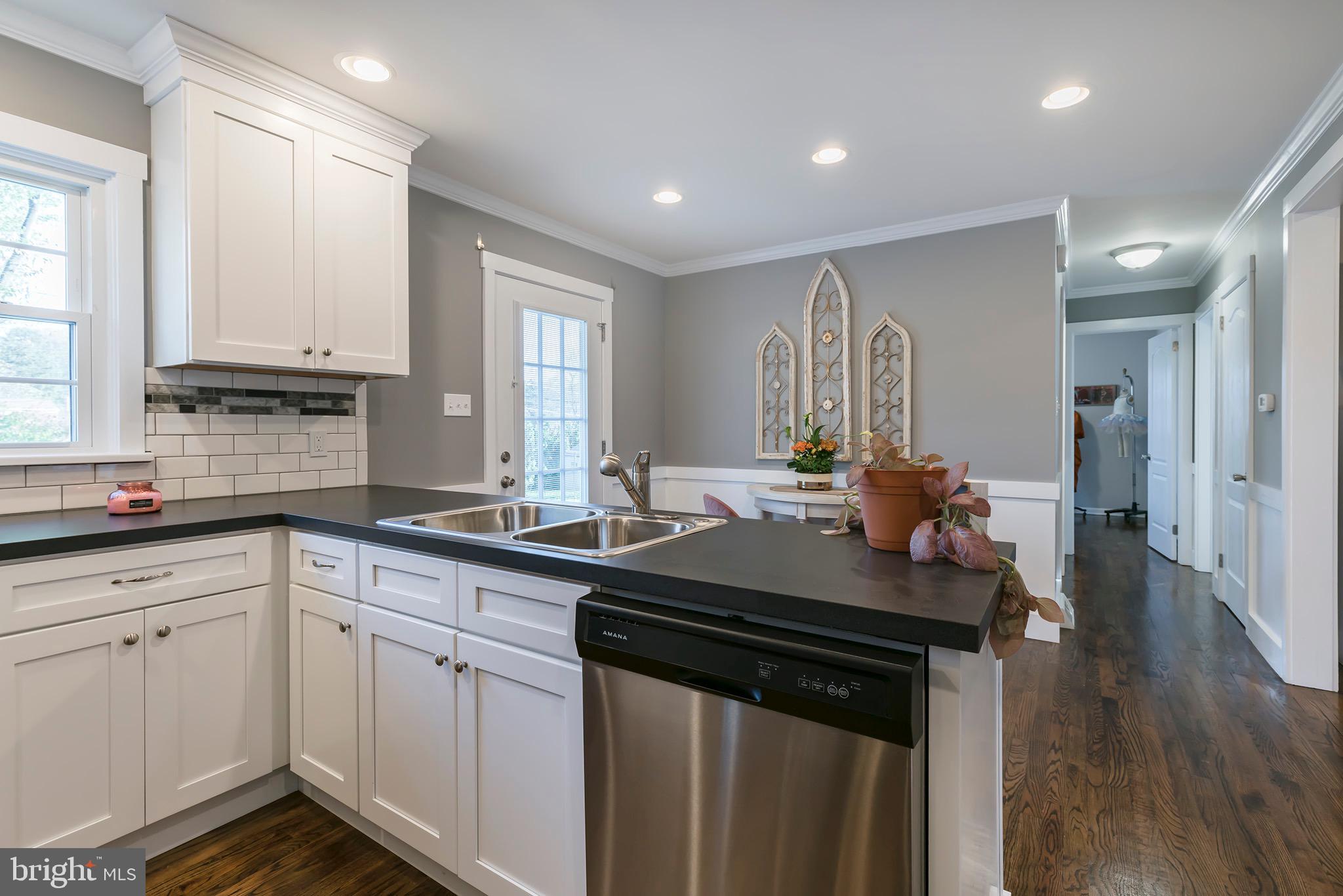 503 Big Bend Road Lancaster, PA 17603 - Photo 10 of 31 Kitchen w/ walk out to Patio