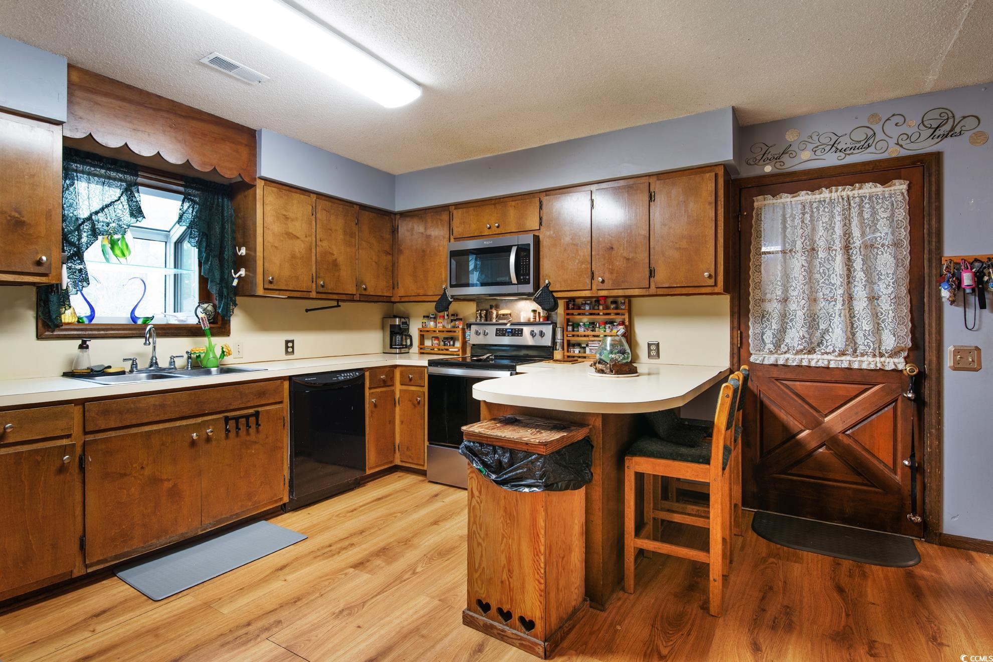 291 Francis Parker Road Georgetown, SC 29440 - Photo 7 of 28 Kitchen featuring a kitchen breakfast bar, applian