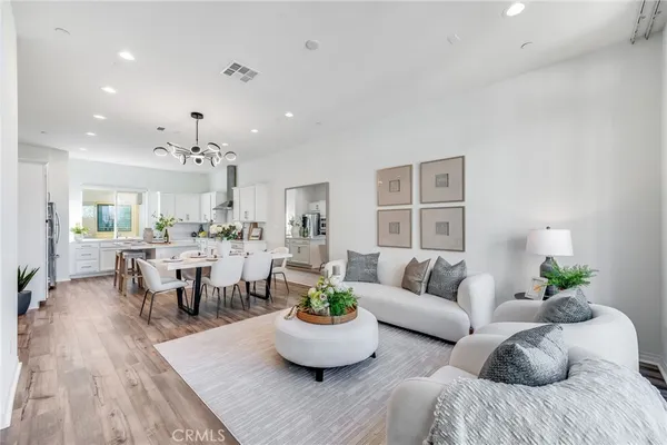 $1,098,000 | 174 Sawbuck, Irvine, CA 92618