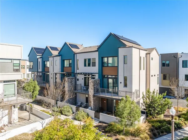 $1,098,000 | 174 Sawbuck, Irvine, CA 92618