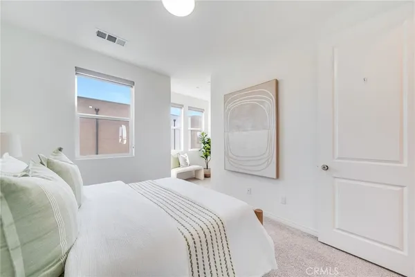 $1,098,000 | 174 Sawbuck, Irvine, CA 92618