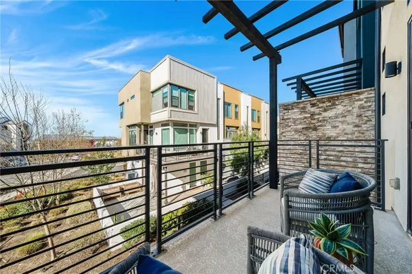 $1,098,000 | 174 Sawbuck, Irvine, CA 92618