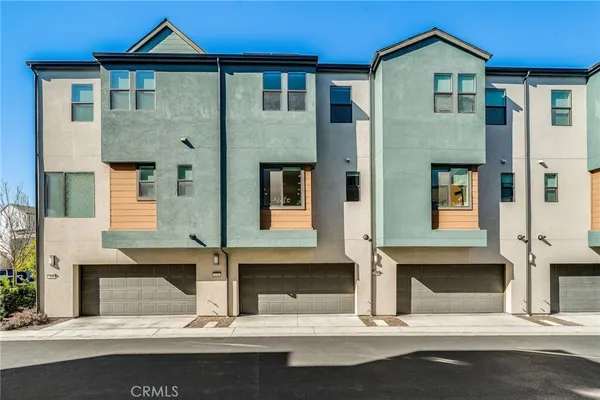 $1,098,000 | 174 Sawbuck, Irvine, CA 92618