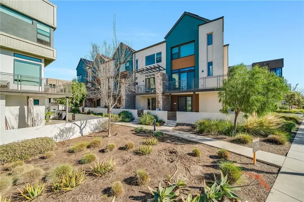 $1,098,000 | 174 Sawbuck, Irvine, CA 92618