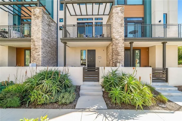 $1,098,000 | 174 Sawbuck, Irvine, CA 92618