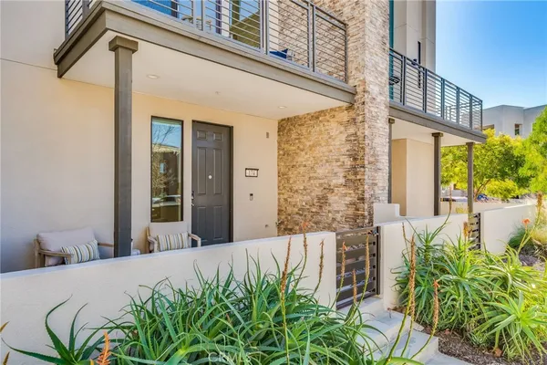 $1,098,000 | 174 Sawbuck, Irvine, CA 92618