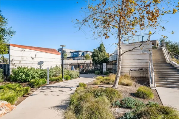 $1,098,000 | 174 Sawbuck, Irvine, CA 92618