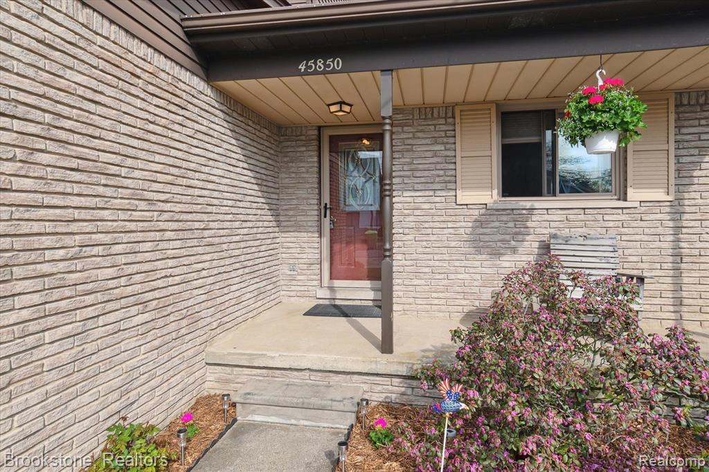45850 Edgewater Street Chesterfield, MI 48047 - Photo 9 of 61