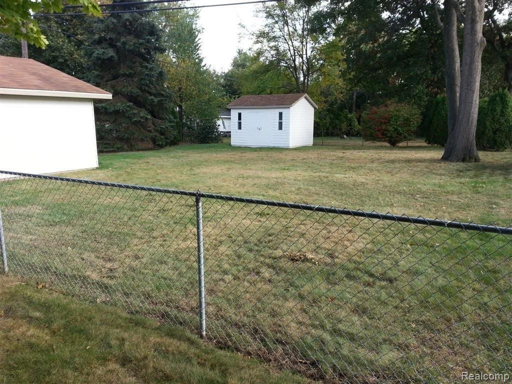 4797 Hatchery Road Waterford, MI 48329 - Photo 13 of 13 20131004_171646.jpg