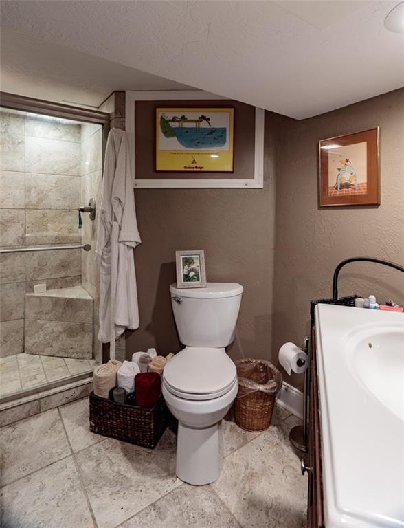 3239 Comanche Road Pittsburgh, PA 15241 - Photo 20 of 25 a bathroom with a toilet and a shower