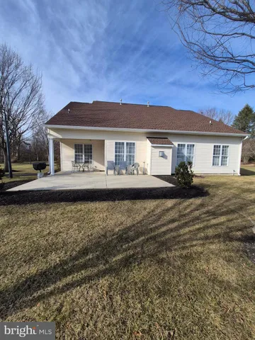 a view of a tennis court