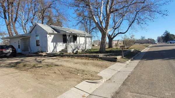 $324,900 | 1415 East Oak Street, Caldwell, ID 83605