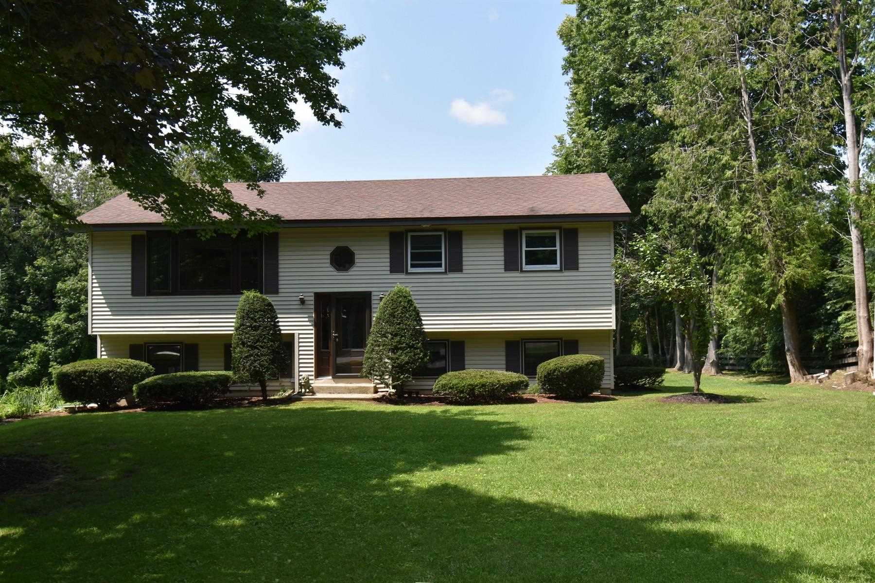 167 Holly Street Rutland, VT 05701 - Photo 2 of 28