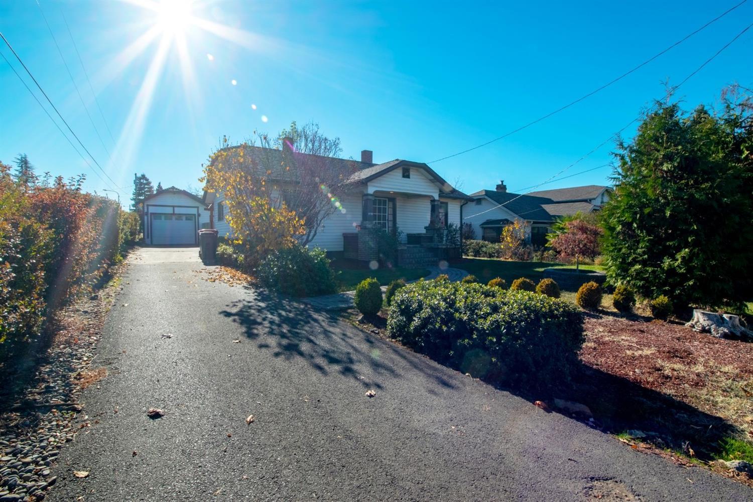 1498 Spring Street Medford, OR 97504 - Photo 3 of 24 Additional Photo
