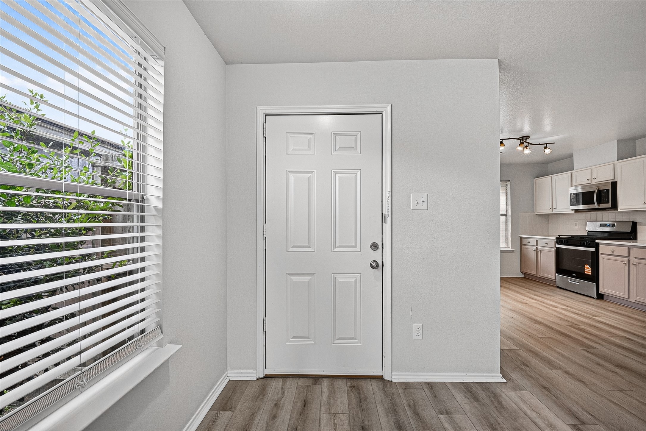 4119 Carmel Ridge Way Pasadena, TX 77503 - Photo 6 of 31
