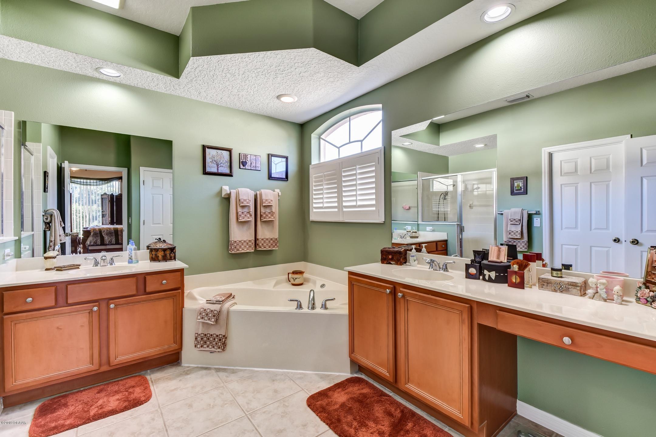 207 Crystal Ridge Road DeLand, FL 32720 - Photo 18 of 39 18-Master Bath