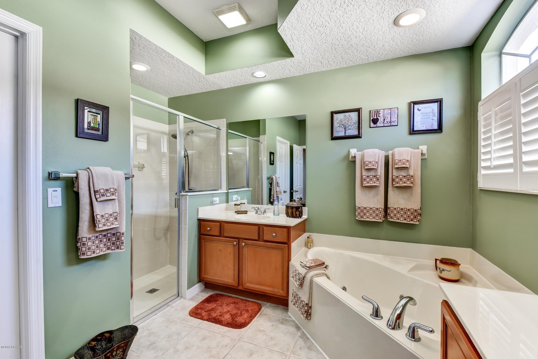 207 Crystal Ridge Road DeLand, FL 32720 - Photo 19 of 39 19-Master Bath