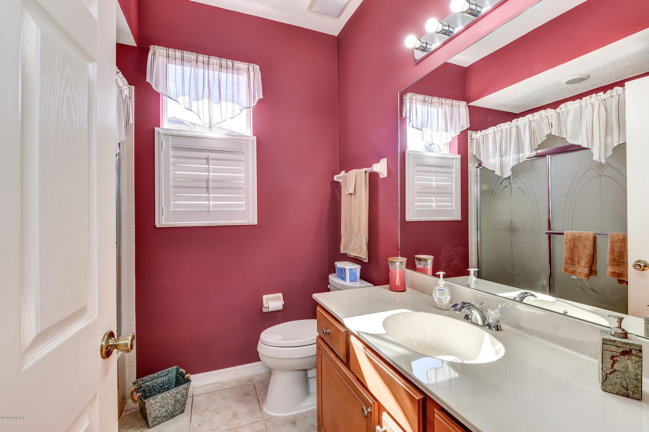 207 Crystal Ridge Road DeLand, FL 32720 - Photo 24 of 39 24-Guest Bath