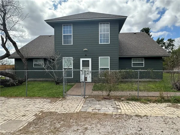 $465,000 | 1220 West Johnston Avenue, Kingsville, TX 78363