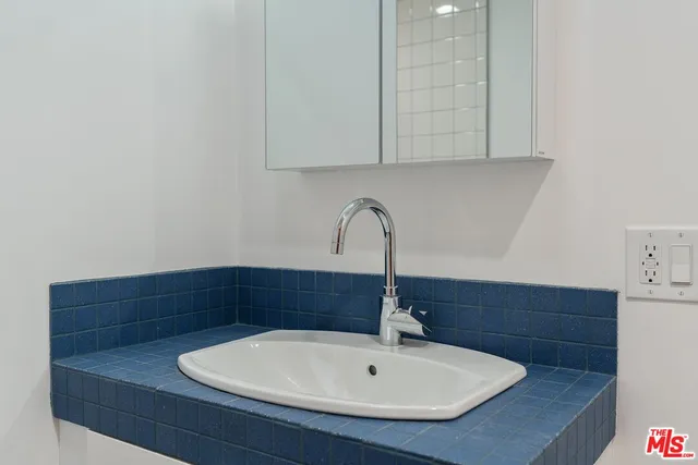 $2,950 | 7013 1/2 North Figueroa Street, Los Angeles, CA 90042