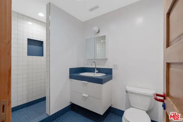 $2,950 | 7013 1/2 North Figueroa Street, Los Angeles, CA 90042