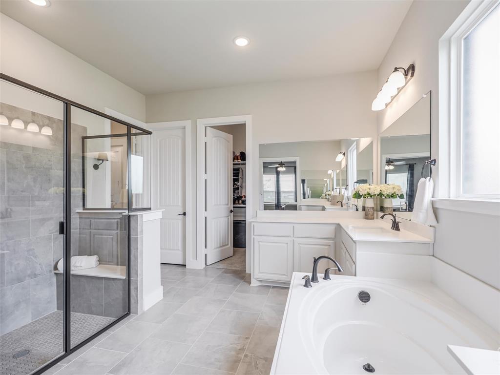 544 Majors Road Van Alstyne, TX 75495 - Photo 17 of 36 a bathroom with a bathtub and a sink