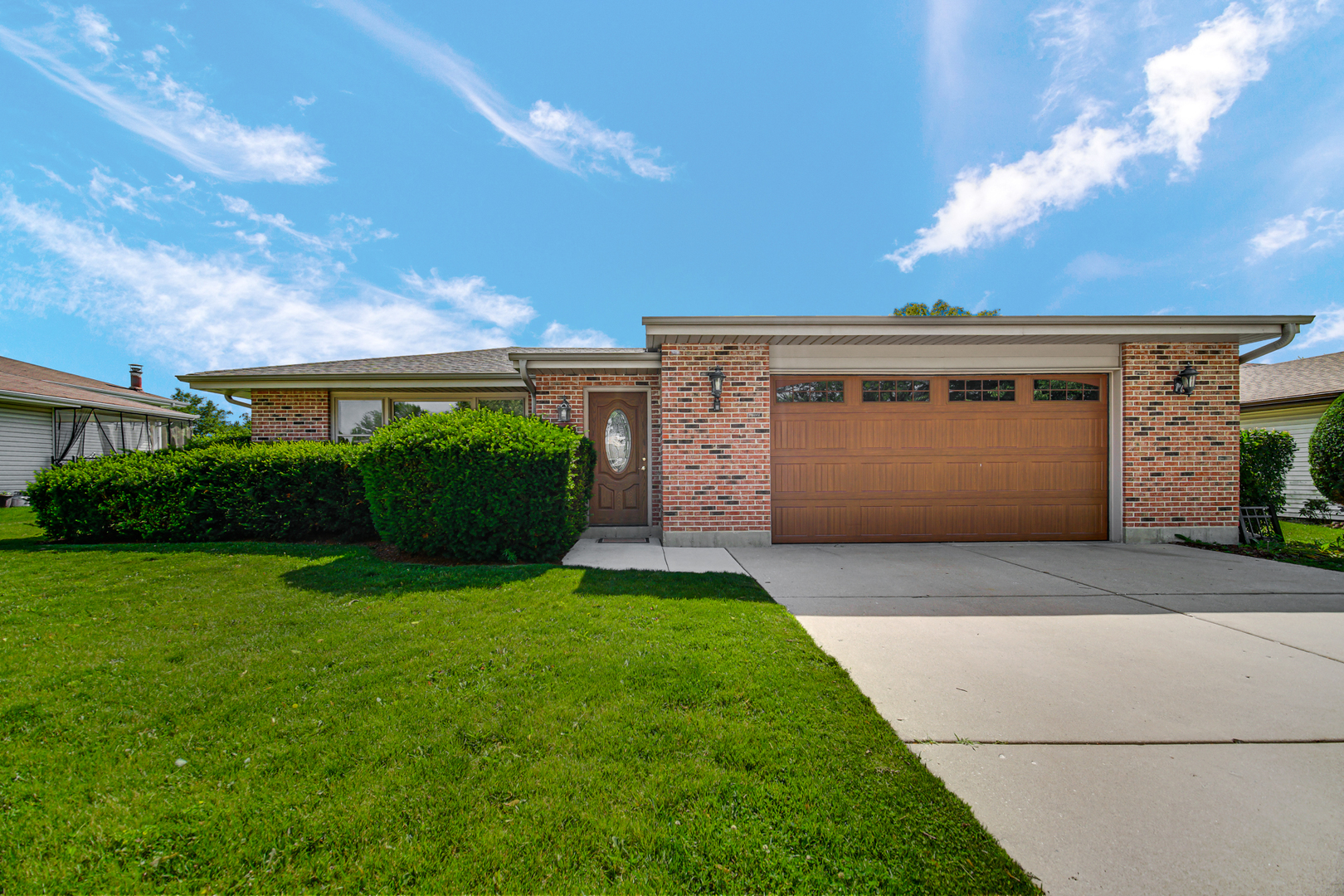 2042 West Spring Ridge Drive Arlington Heights, IL 60004 - Photo 1 of 25