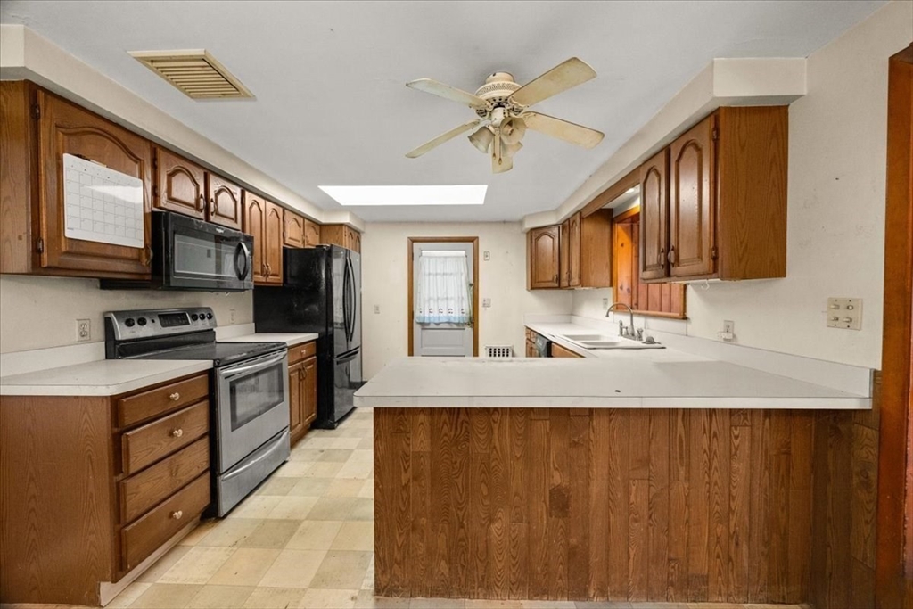 203 Hornbine Road Swansea, MA 02777 - Photo 8 of 34 Gallery Image 8