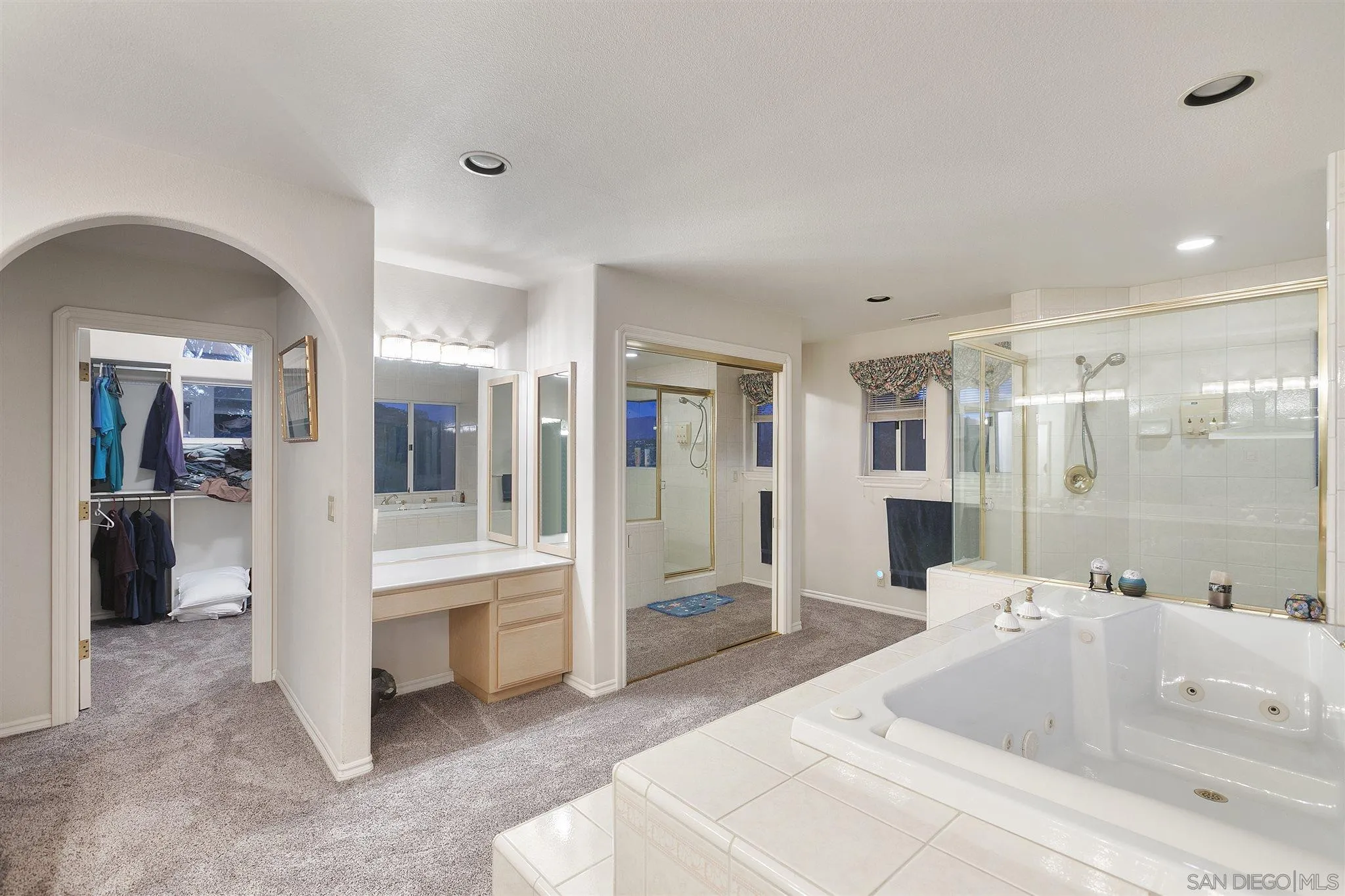 13739 Shadowood Lane Valley Center, CA 92082 - Photo 25 of 37 a bathroom with a tub sink shower and mirror