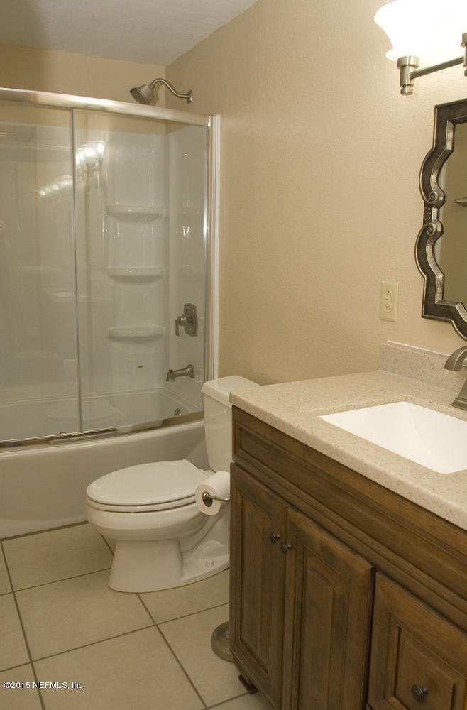 198 Keuka Road Interlachen, FL 32148 - Photo 13 of 16 Upstairs Bath.jpg
