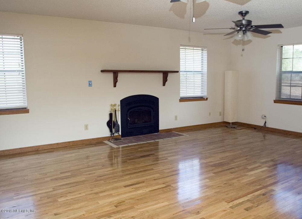 198 Keuka Road Interlachen, FL 32148 - Photo 4 of 16 LivingRm.jpg