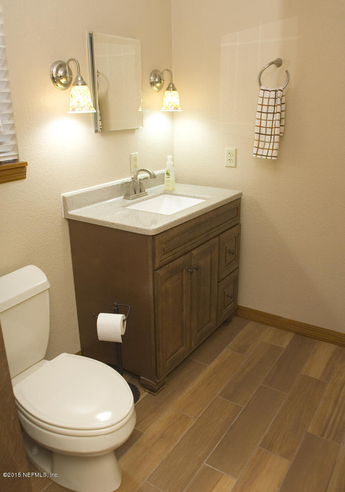 198 Keuka Road Interlachen, FL 32148 - Photo 8 of 16 Downstairs Bath.jpg